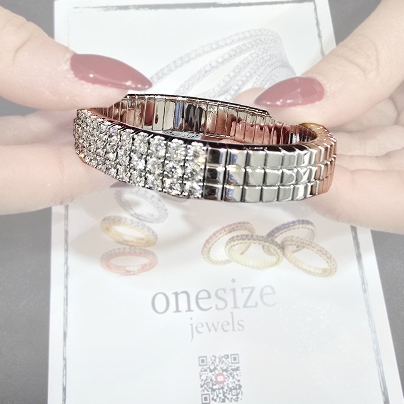 Detail and Side view Oval Expandable Tennis Bracelet Three Diamonds Row White Gold setted on upper side